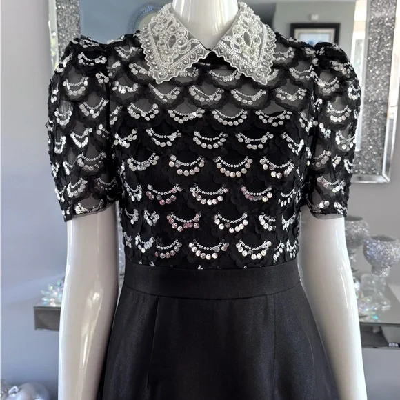 New 🖤 Chic Black and White Mini Dress with Lace Collar - Picture 7 of 17